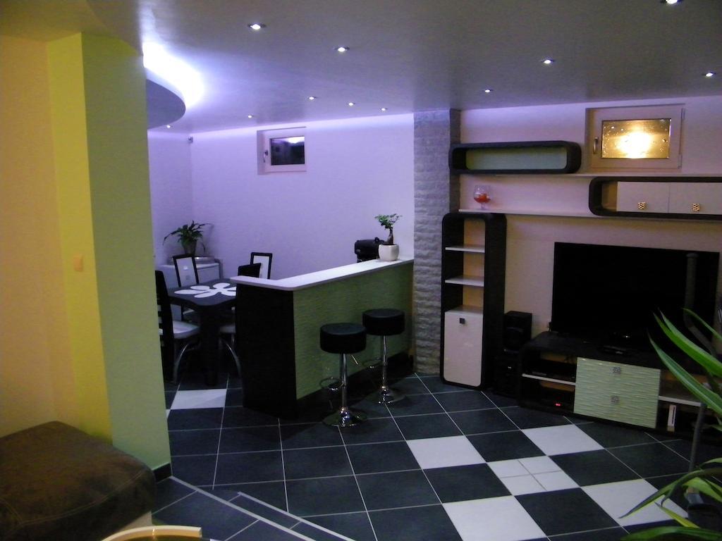 Grand Appartement Dans Villa Avec Parking Quartier Residentiel Joigny Kamer foto